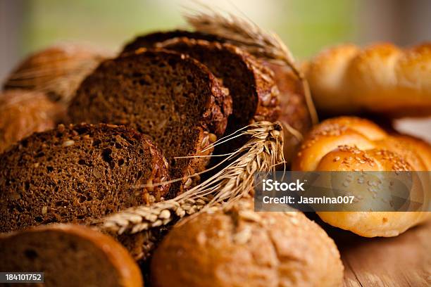 Brot Stockfoto und mehr Bilder von Baguette - Baguette, Braun, Brotlaib