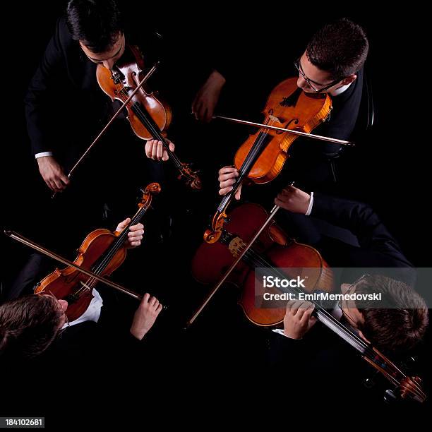 Cuarteto De Cuerda Foto de stock y más banco de imágenes de Orquesta - Orquesta, Cuarteto de cuerda, Vista elevada