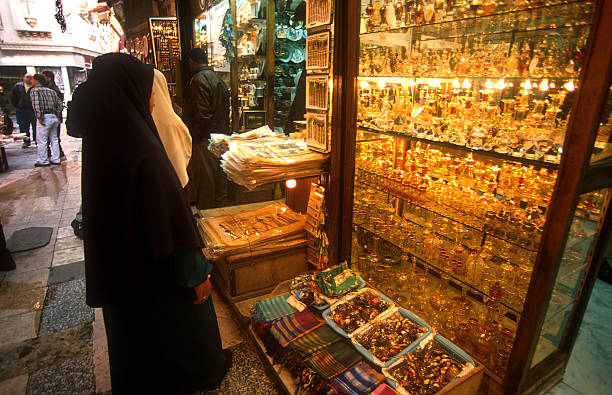 хан-эль-халили - covered bazaar стоковые фото и изображения