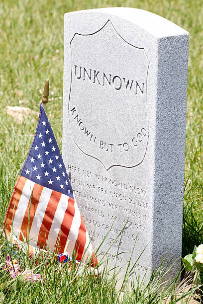 istock Grave of an unknown solder 184103187