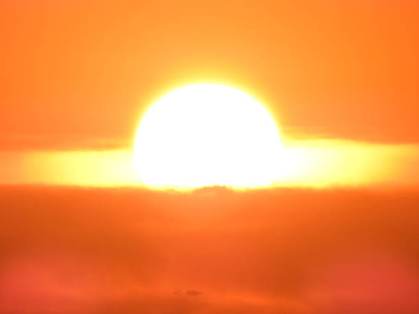 Sydney Summer Sunrise Sunrise over Bondi Beach, Sydney on a day predicted to be hot, with temperatures over 37 Celsius. This image was taken at sunrise on 9 December 2023. bondi beach sunrise stock pictures, royalty-free photos & images