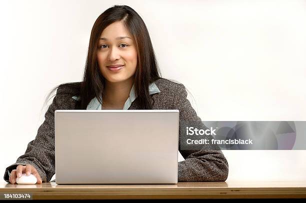 Ethnische Businessfrau Auf Weißem Hintergrund Stockfoto und mehr Bilder von Anzug - Anzug, Arbeiten, Arbeitsstätten