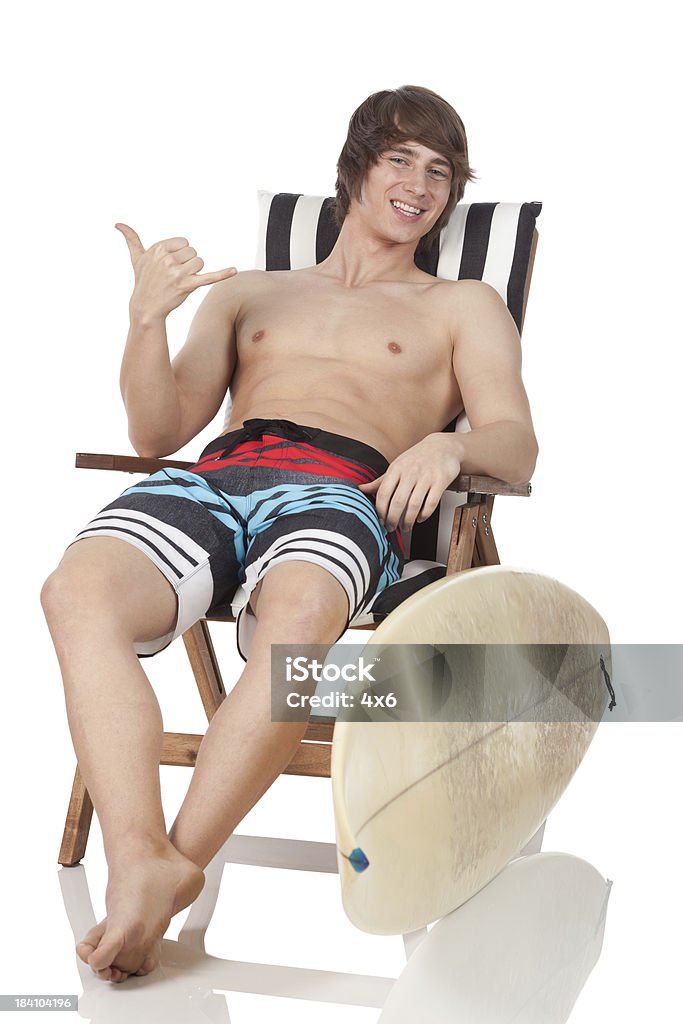 Mężczyzna odpoczynek na plaży. - Zbiór zdjęć royalty-free (Plaża)