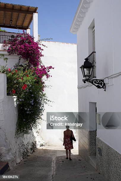 Frau Im Spanischen Street Stockfoto und mehr Bilder von Andalusien - Andalusien, Balkon, Blume