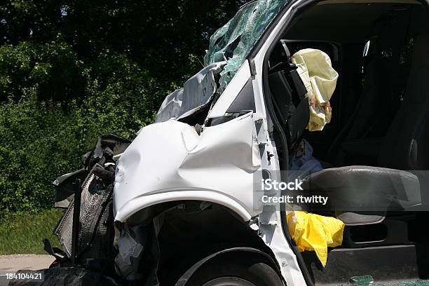 Tödlichen Unfall Stockfoto und mehr Bilder von Unfall - Ereignis mit Verkehrsmittel - Unfall - Ereignis mit Verkehrsmittel, Unfall - Konzepte, Lieferwagen