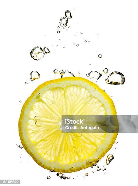 ウォーターレモンの - レモンのストックフォトや画像を多数ご用意 - レモン, 水, 一切れ