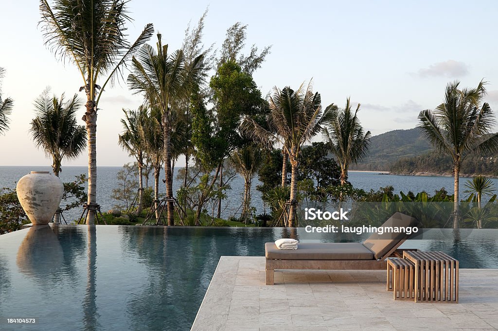 Piscina de la villa frente a la playa - Foto de stock de Diseño - Temas libre de derechos