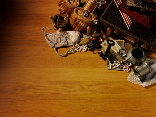 istock Corner of Antiques and Collectables 184105713