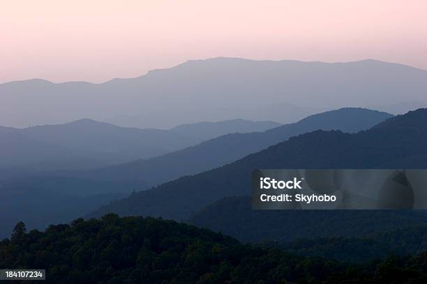 Catena Montuosa Del Blue Ridge - Fotografie stock e altre immagini di Ambientazione esterna - Ambientazione esterna, Ambientazione tranquilla, Appalachia