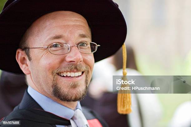 Traje Académico - Fotografias de stock e mais imagens de Adulto - Adulto, Aprender, Barba