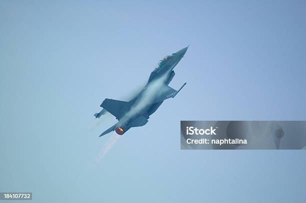 F16 전체 조절판 16에 대한 스톡 사진 및 기타 이미지 - 16, 알파벳 F, 가득 찬