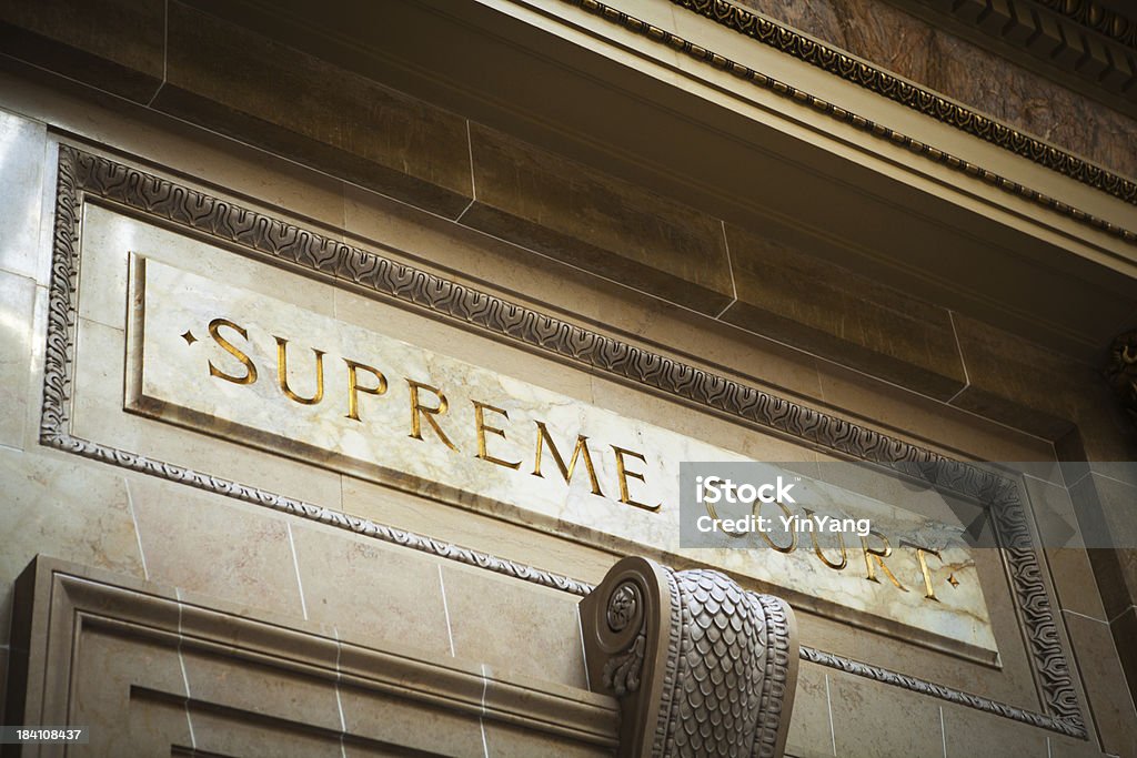 Gli Stati Uniti Corte suprema ingresso in marmo di giustizia per il sistema - Foto stock royalty-free di Wisconsin