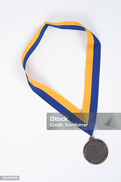 Foto de Vencedores De Medalhas e mais fotos de stock de Fundo Branco - Fundo Branco, Metal, Prêmio