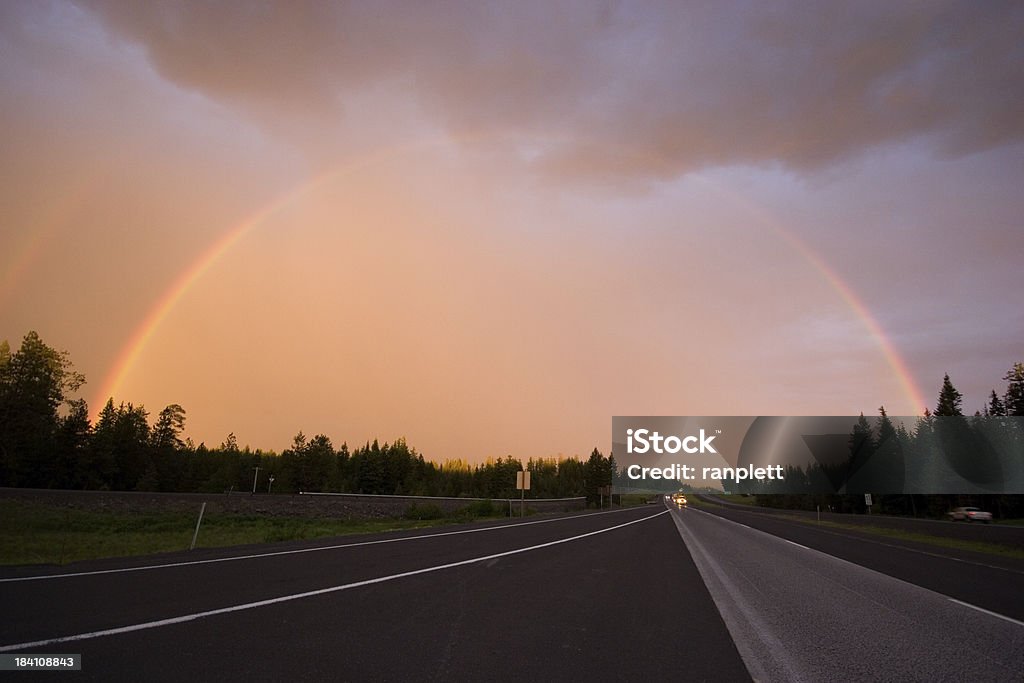 Torre Rainbow doble - Foto de stock de Arco iris libre de derechos
