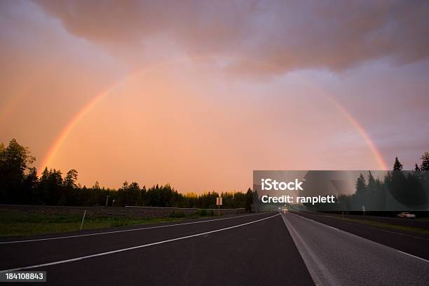 Pełne Rainbow - zdjęcia stockowe i więcej obrazów Tęcza - Tęcza, Droga wielopasmowa, Krzywa