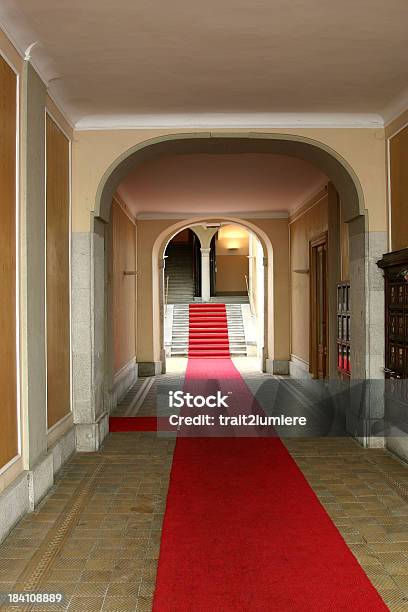Tapete Vermelho - Fotografias de stock e mais imagens de Carpete - Carpete, Degraus, Escadaria