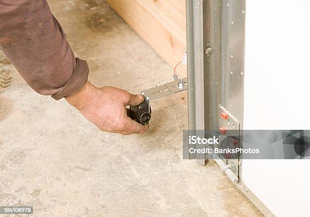 Regolazione Dispositivi Di Apertura Porte Garage Sicurezza Sensore Inversa - Fotografie stock e altre immagini di Porta