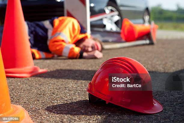 Bezpieczeństwa I Wypadków Przy Pracy - zdjęcia stockowe i więcej obrazów Nieszczęście - Nieszczęście, Budowa dróg, Miejsce pracy