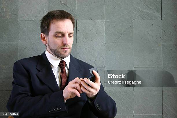 Hombre De Negocios Con Una Calculadora Foto de stock y más banco de imágenes de Adulto - Adulto, Calculadora, Concentración