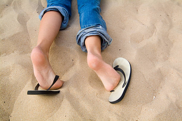 、ビーチサンダル - flip flop human foot sand women ストックフォトと画像