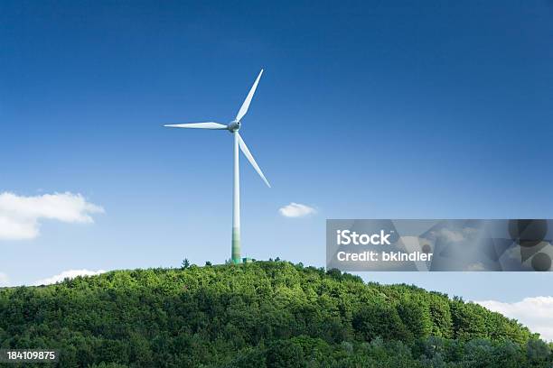 De Energia Eólica - Fotografias de stock e mais imagens de Azul - Azul, Branco, Combustíveis e Geração de Energia
