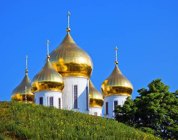 istock Golden cupolas in Dmitrov, Russia 184110018