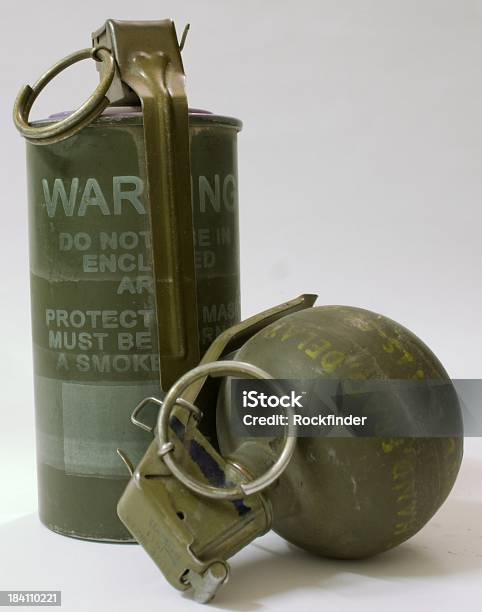 Grenade Combinado Foto de stock y más banco de imágenes de Granada - Armamento - Granada - Armamento, Humo - Estructura física, Armamento