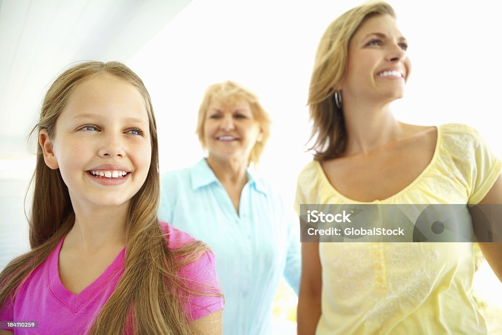 Heureuse grand-mère et petite-fille, mère - Photo de Adulte libre de droits