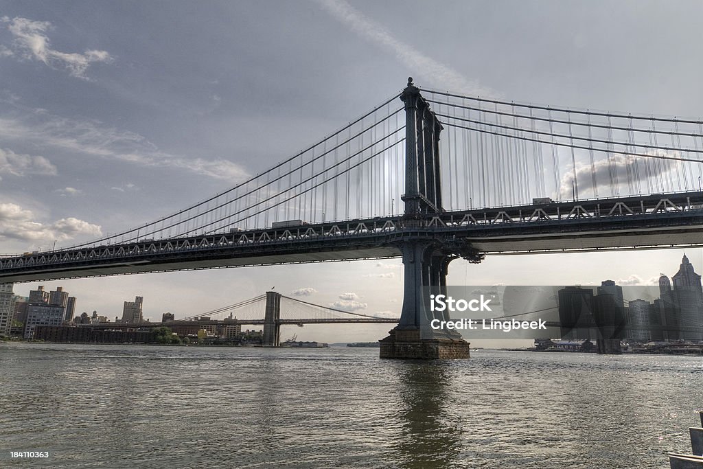 Rzeka East River w Nowy Jork, Brooklyn i Manhattan Bridge - Zbiór zdjęć royalty-free (Ameryka)