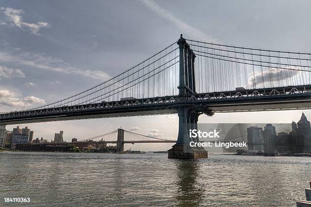 Истривер В Ньюйорк Бруклинский Мост И Манхэттен — стоковые фотографии и другие картинки Американская культура - Американская культура, Архитектура, Без людей