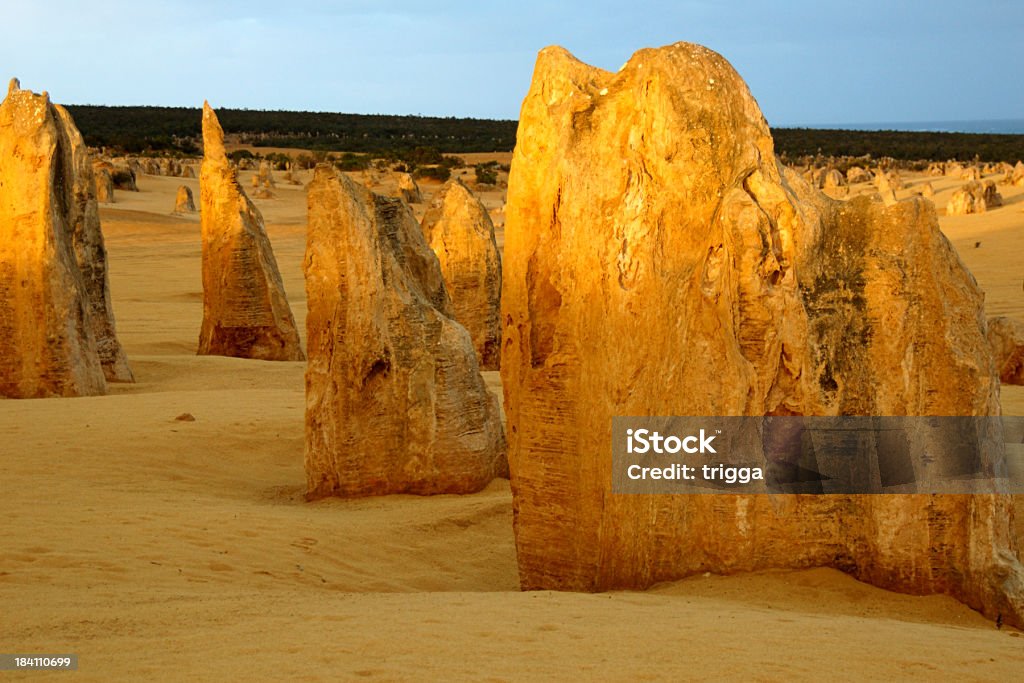 Pinnacles no amanhecer - Foto de stock de Alto - Descrição Geral royalty-free