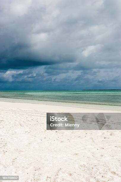 Tormenta En La Hermosa Playa De Arenas Blancas Foto de stock y más banco de imágenes de Ajardinado - Ajardinado, Arena, Azul turquesa