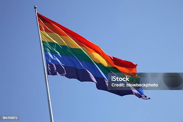 San Francisco Gay Bandiera - Fotografie stock e altre immagini di Bandiera - Bandiera, Bandiera multicolore, California