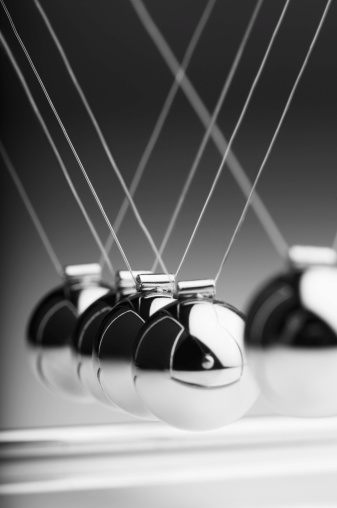 Newton's Cradle with very selective focus