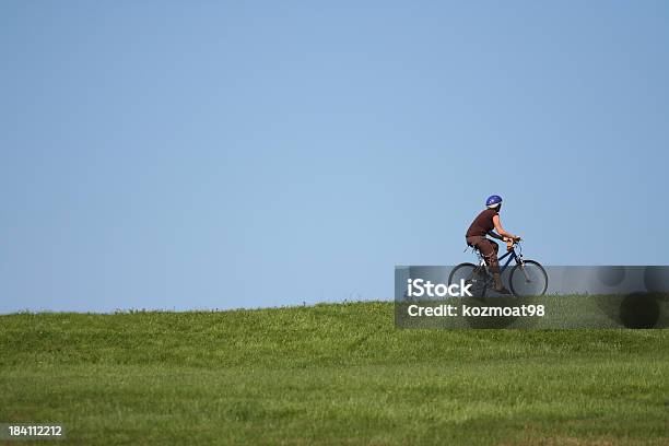 Equitação Encostas 1 - Fotografias de stock e mais imagens de Ao Ar Livre - Ao Ar Livre, Beleza, Bicicleta