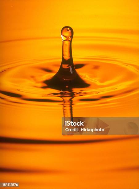 Água Amarela Gota - Fotografias de stock e mais imagens de Etanol - Etanol, Diesel - Tipo de Combustível, Líquido