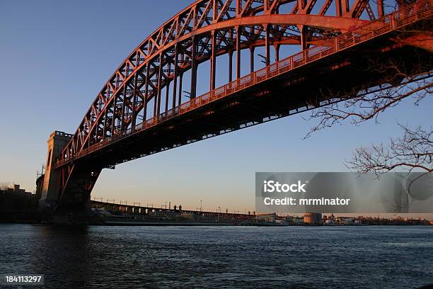 Photo libre de droit de Pont Hell Gate Bridge Queens De Manhattan Beach Bronx banque d'images et plus d'images libres de droit de Astoria - Oregon