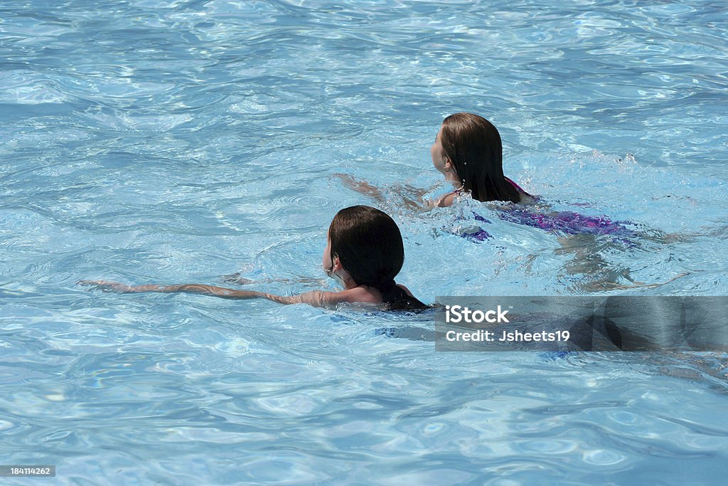 Filles à la piscine - Photo de Activité libre de droits