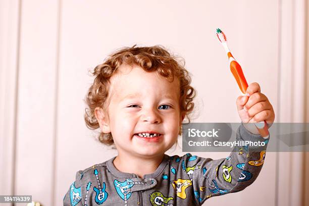 Kleinkinder Zähne Stockfoto und mehr Bilder von Zähne putzen - Zähne putzen, Kleinstkind, Zahnlücke