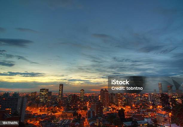 Foto de Céu Noturno De Bogotá e mais fotos de stock de Bogotá - Bogotá, Colômbia, Iluminado
