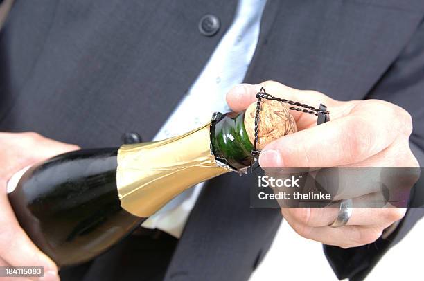 オープンシャンパンボトル - シャンパンのストックフォトや画像を多数ご用意 - シャンパン, 開ける, 瓶