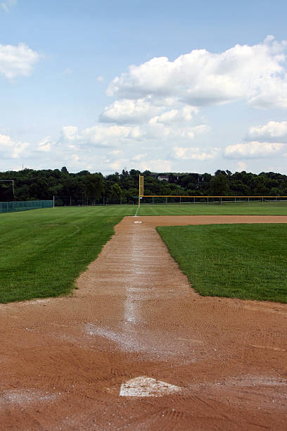 вдоль линии - baseline baseball single line dirt стоковые фото и изображения