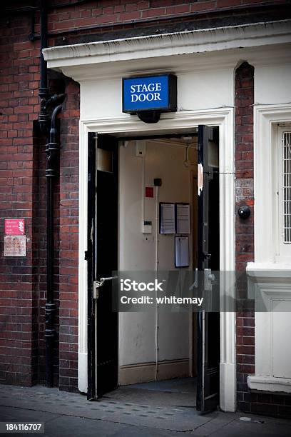 Open Stage Door Mit Schild Stockfoto und mehr Bilder von Bühneneingang - Bühneneingang, Alt, Altertümlich