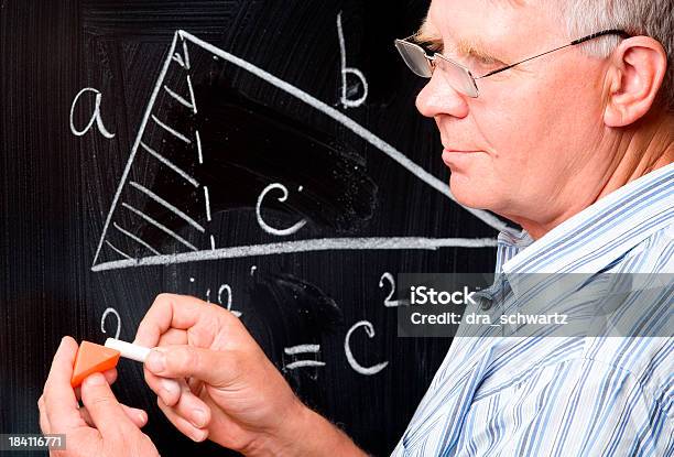 Corso Di Matematica - Fotografie stock e altre immagini di Abbigliamento casual - Abbigliamento casual, Adulto, Ambientazione interna