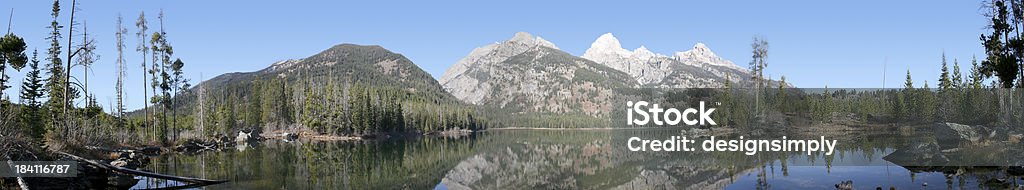 Reflexões em Taggart Lago no Parque Nacional de Grand Teton - Royalty-free Ao Ar Livre Foto de stock