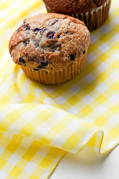 mirtilo café-da-manhã - muffin blueberry muffin healthy eating bran muffin - fotografias e filmes do acervo
