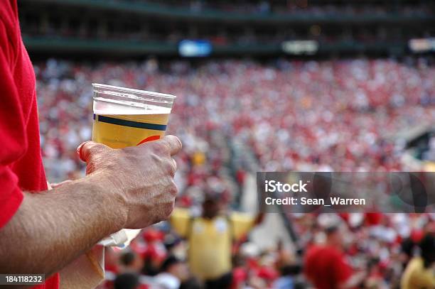 Cerveza Deportes Ventilador Foto de stock y más banco de imágenes de Cerveza - Cerveza, Estadio, Aficionado