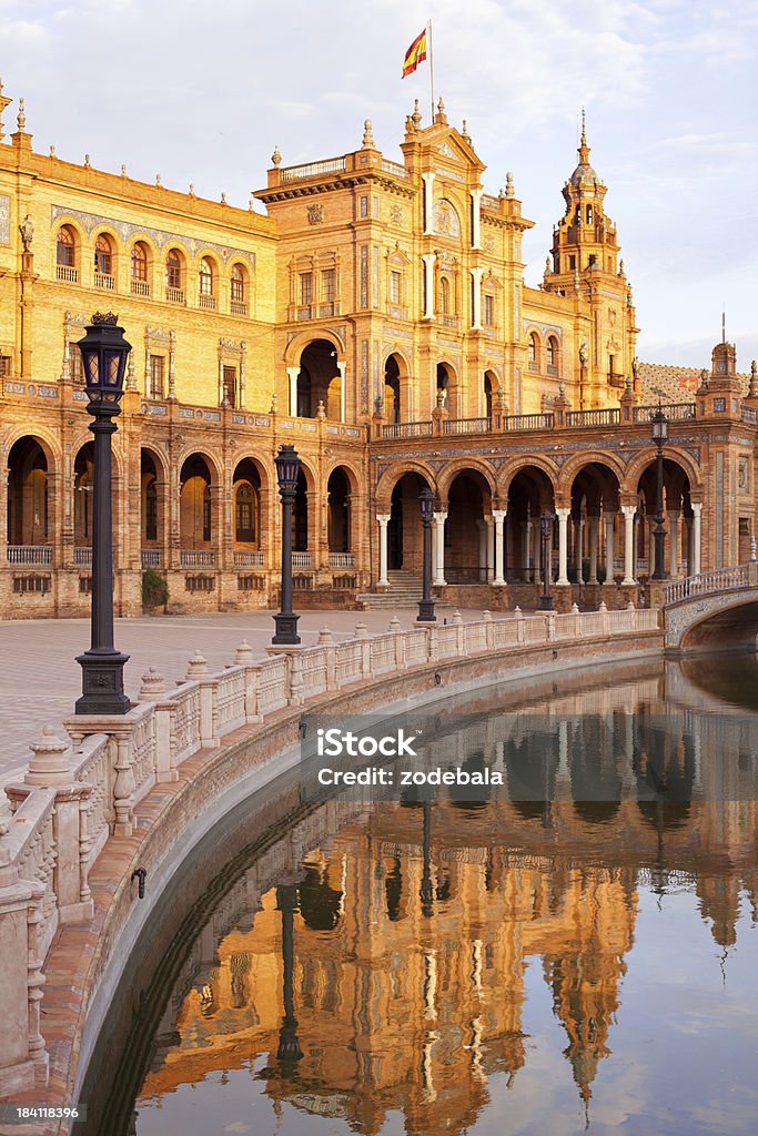 Plaza de España en Sevilla al atardecer - Foto de stock de Acera libre de derechos