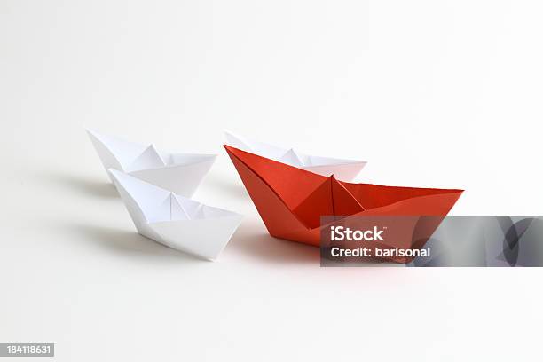 Leaderboot Stockfoto und mehr Bilder von Konvoi - Konvoi, Auseinander, Rot