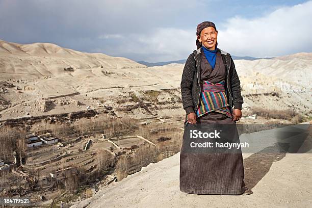 Foto de Mulher Em Lo Manthang Tibetano e mais fotos de stock de Sherpa - Sherpa, Cultura tibetana, Mulheres